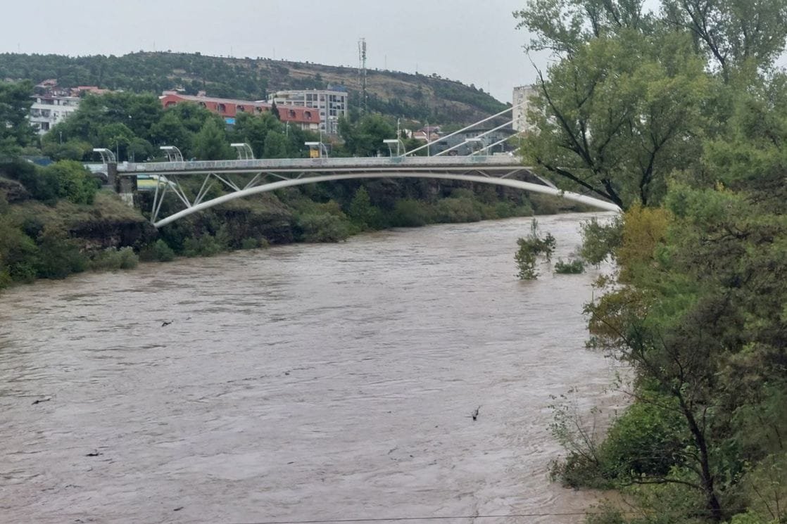 Morača za popodne narasla pet metara, Cijevna se izlila, veći nivo Zete, Bojane, Lima...