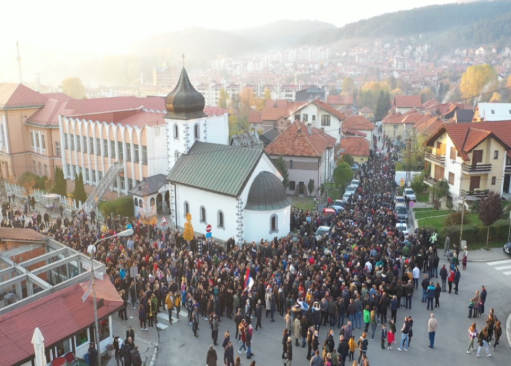 Tamjan miriše na lipu o koju su vješali Srbe? U Pljevljima Crkva Srbije održala litiju