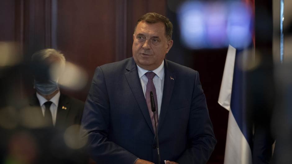 Dodik o Šmitu: Kad čujem "eto Švabe" u meni se uvijek stvori neki strah; I na skupu u Banja Luci Dodik zapjevao