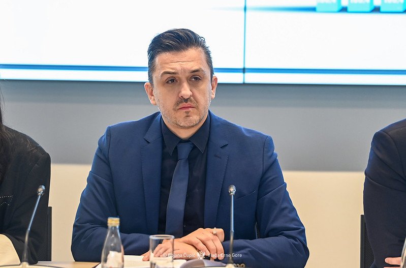 Vuković: Penzioneri će 20. februara primiti uvećane penzije, ne i srazmjerne, hitno usvojiti budžet jer stiže na naplatu 500 miliona kredita