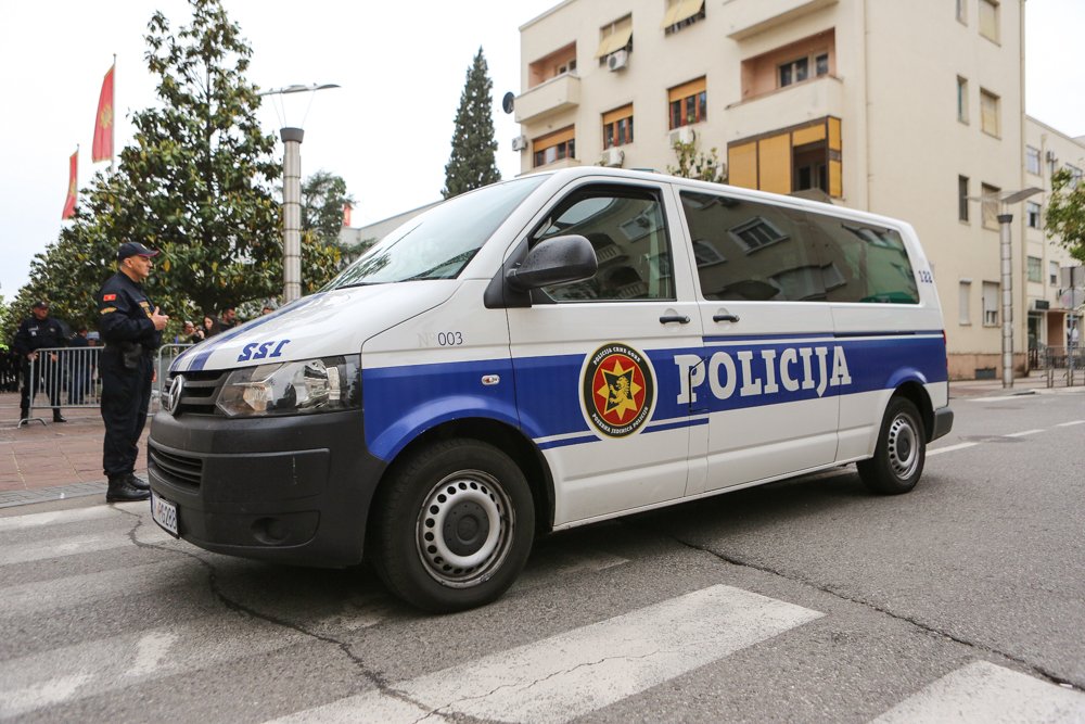 Trojica policijskih službenika na sudu dobili 200 hiljada € za polaganje vozačkog