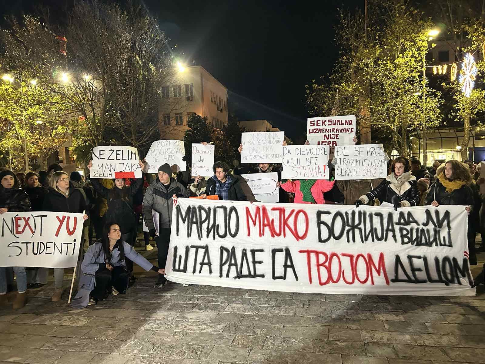 Mijušković, Vujisić i Dragojević sa protesta poručili: Stop nasilju, zakon mora zaštititi žrtve i kazniti počinioce, za seksualne zlostavljače strože kazne (VIDEO)