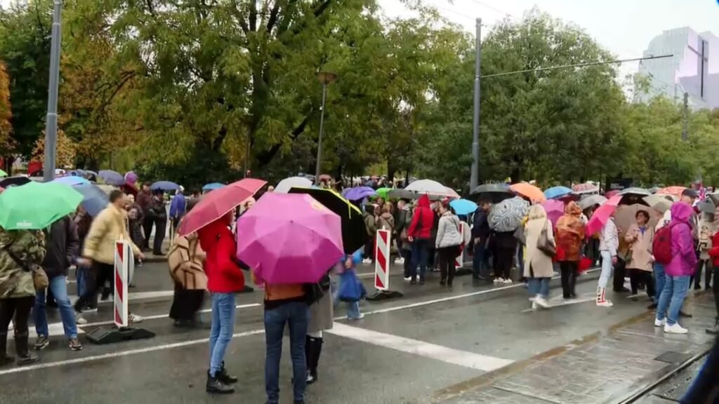 Masovni protesti prosvjetnih radnika u Srbiji: „Ovo je naš krik“ – dat rok Vladi do 2. oktobra