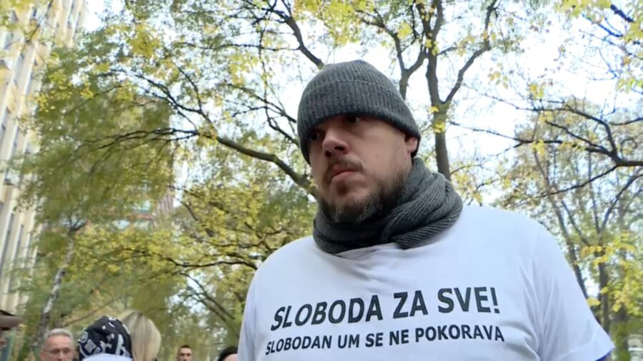 Štimac počeo protest ispred Predsjedništva Srbije: Pozvao građane da dođu i popričaju