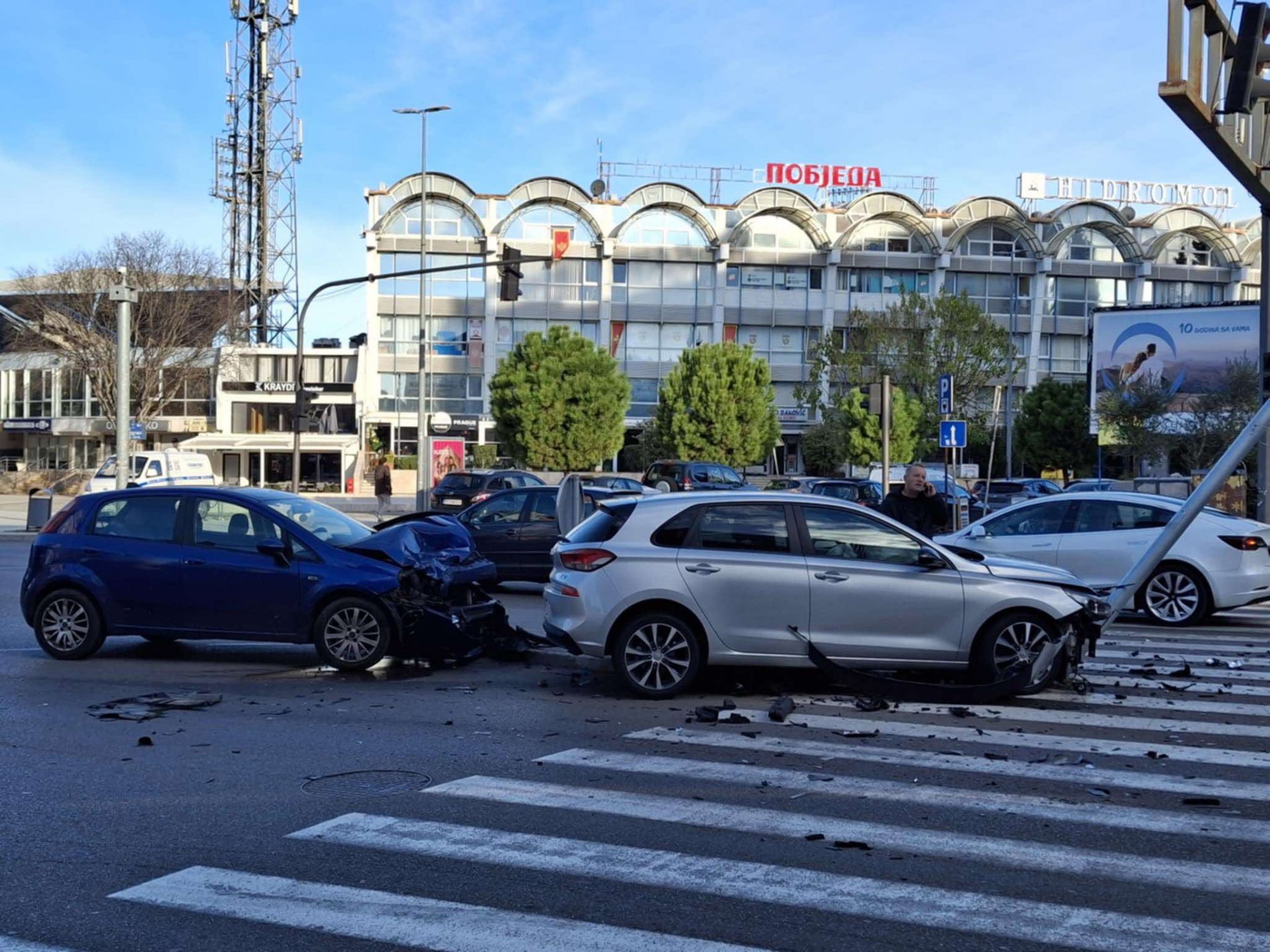 Tri osobe povrijeđene u udesu u Podgorici