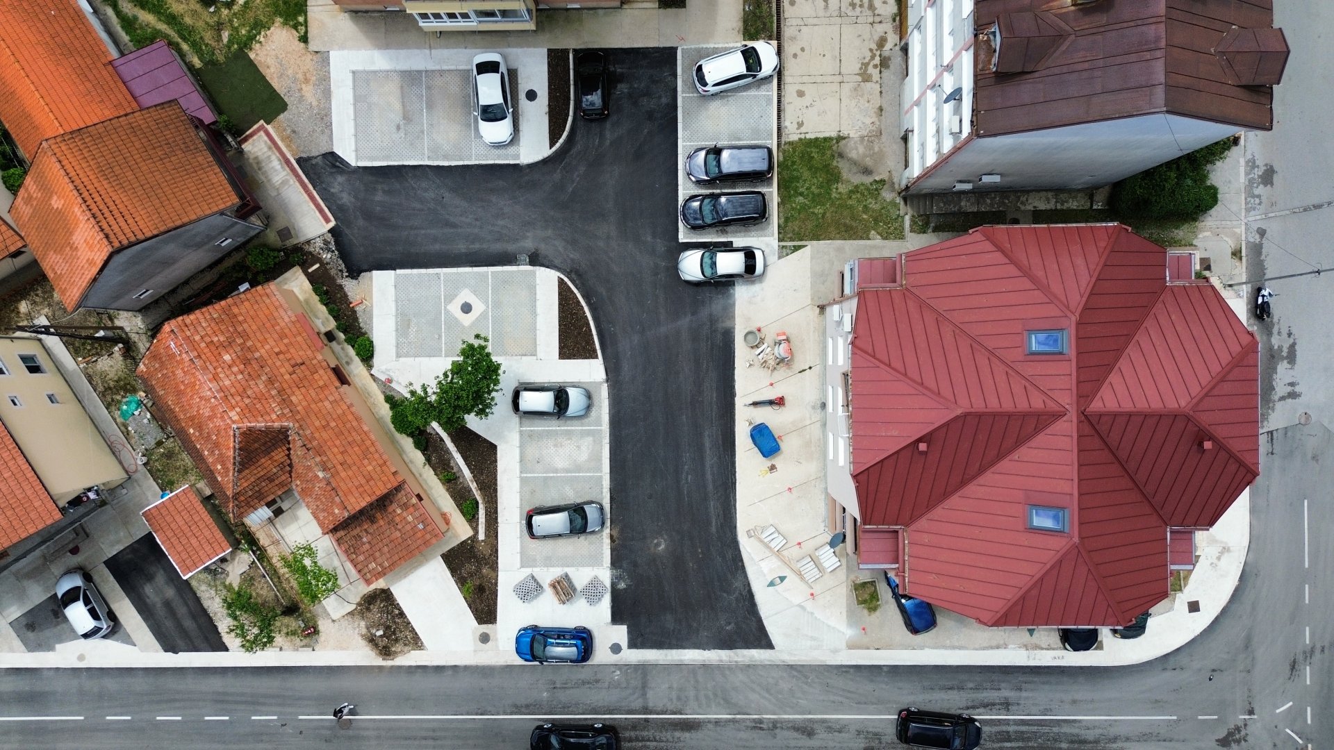 Cetinje: Završena izgradnja parkinga uz Ulicu 20 u naselju Luke Ivaniševića