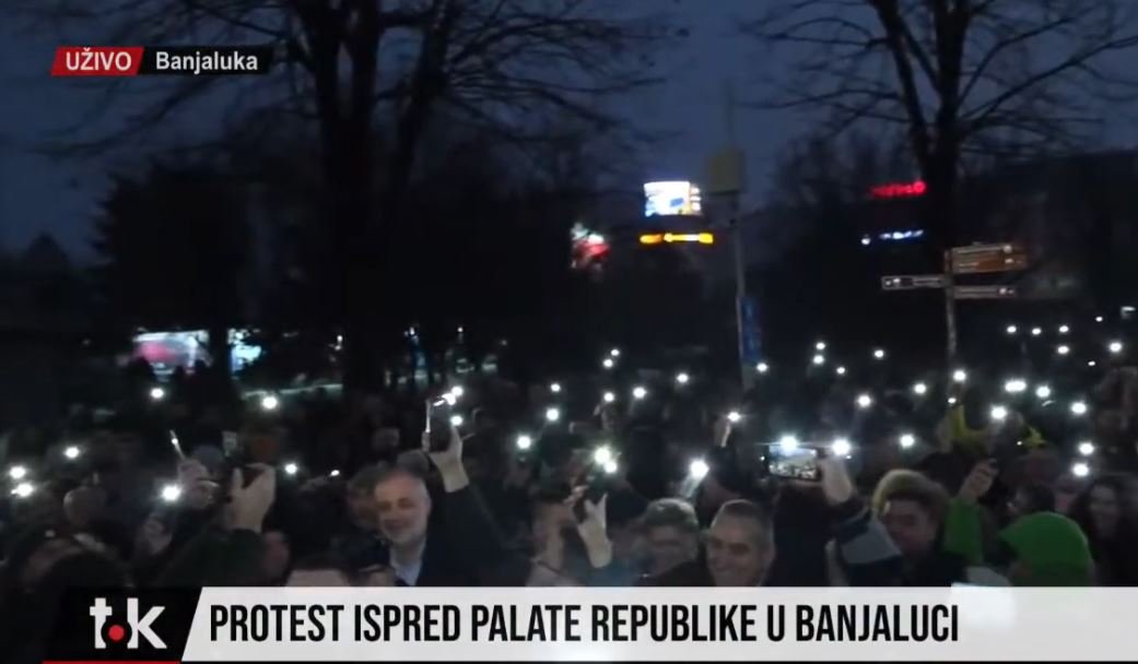 Protest ispred sjedišta predsjednika RS zbog najave smanjenja prihoda Banjaluci; Proteste predvodi gradonačelnik Stanivuković