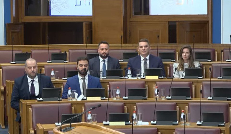 Nenezić: Da li je kod 30 radnika u Luci Bar nađena velika koncentracija olova i arsena u krvi? Radulović: Nemam takvu informaciju, čekamo izvještaj MZ-a