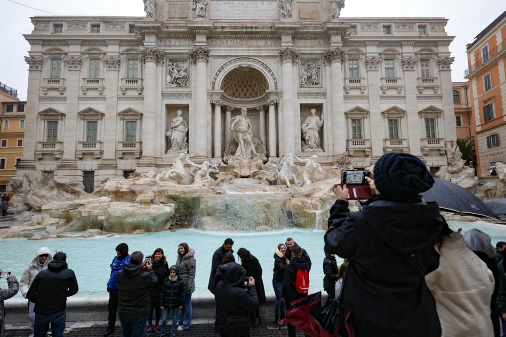 Ponovo otvorena čuvena rimska fontana di Trevi: Radovi na održavanju trajali tri mjeseca i koštali su 327.000 eura