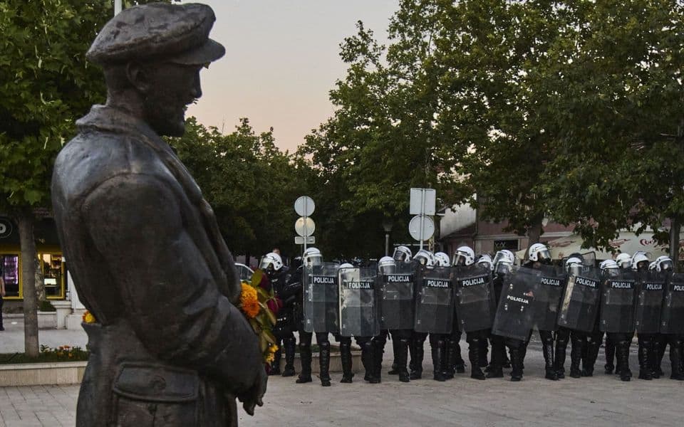 Ko je dao nalog policiji da srpske ekstremiste propušti do Trga slobode