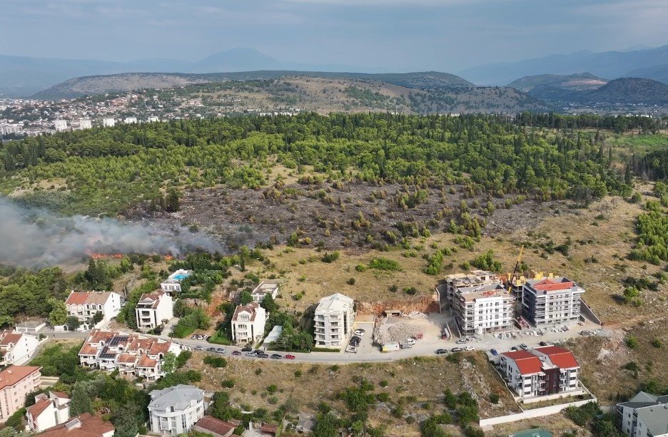 I jutros gorjelo na Gorici: Požar bio blizu kuća, vatrogasci strahuju zbog vjetra, spreman helikopter