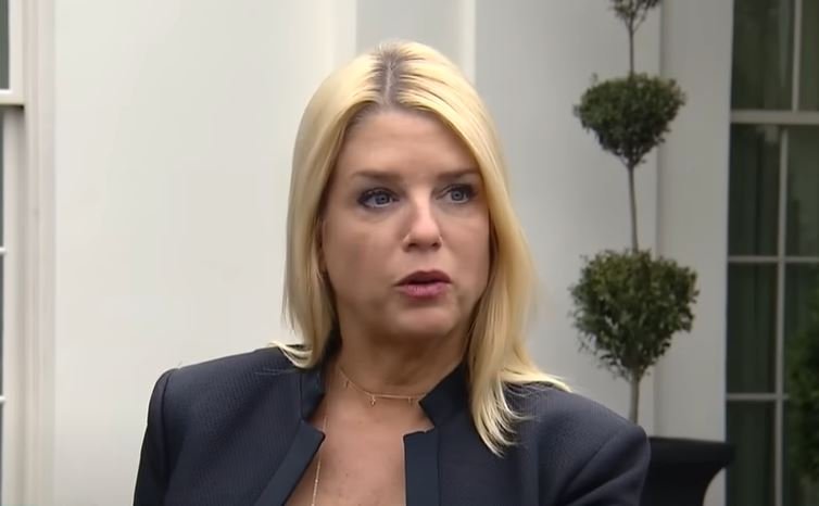 Tramp imenovao Pam Bondi na funkciju državnog tužioca SAD