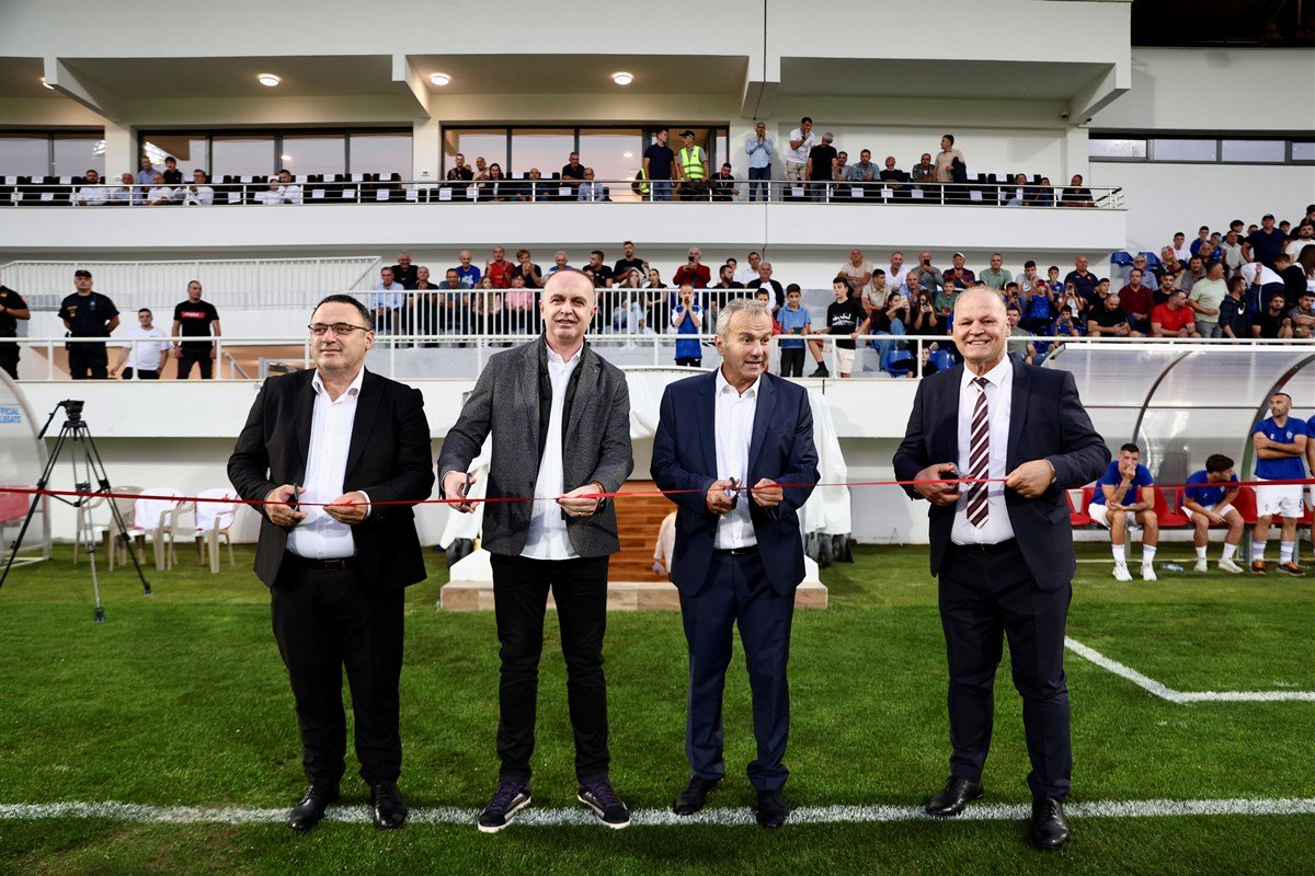 Svečano otvoren novi stadion u Tuzima