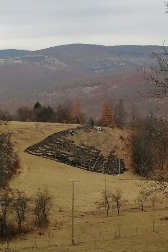 U selu kod Pljevalja izgorjelo vozilo Rudnika uglja