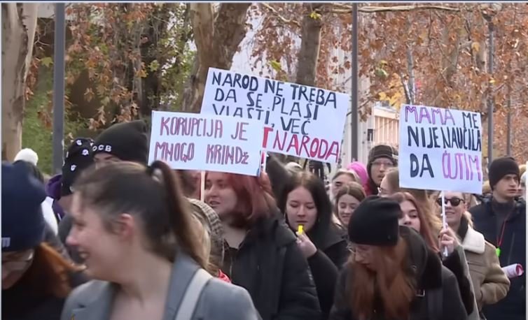 Novi Sad: Protestna šetnja i tišina umjesto dočeka Nove godinu po Julijanskom kalendaru