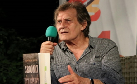 Gost tribine ''O piscima i gradovima'' književnik Jovica Aćin