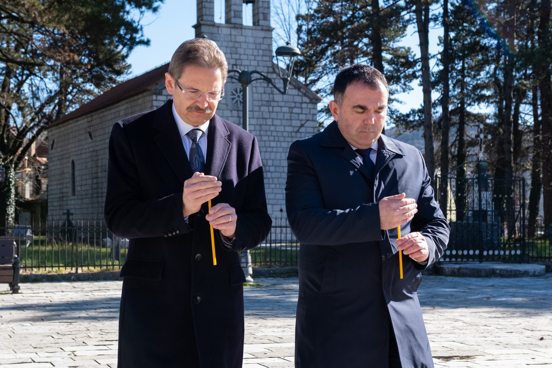 Đurašković i Felten zapalili svijeće i odali počast stradalima u tragediji na Cetinju