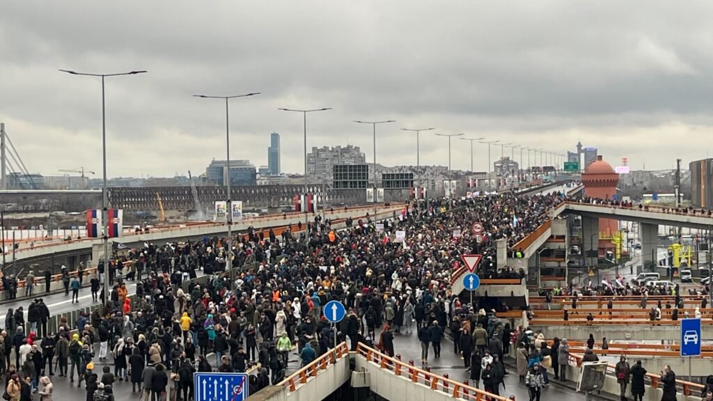 Srbija: Studenti blokiraju Mostarsku petlju