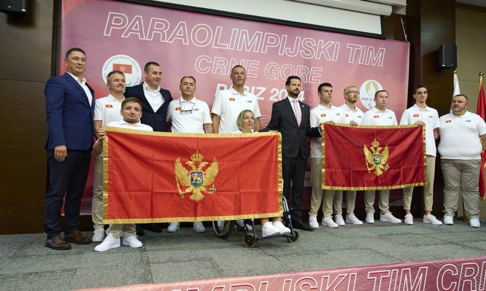 Milatović uručio zastave Luki Bakiću i Maji Rajković