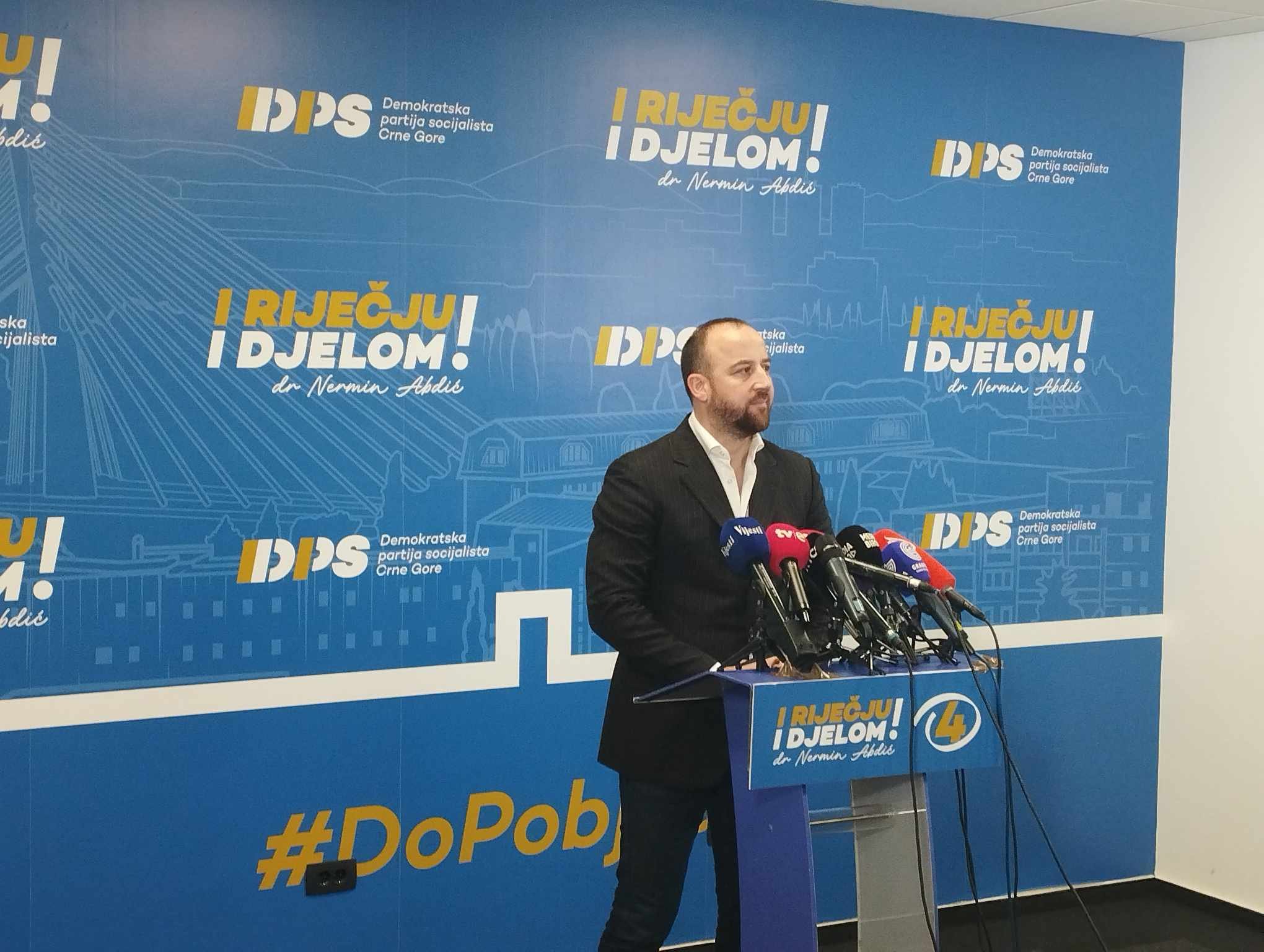 Nikolić: Veliki broj nezakonitosti tokom glasanja, neuobičajeno je da neko sa Pala ili Subotice odlučuje o izborima u Podgorici