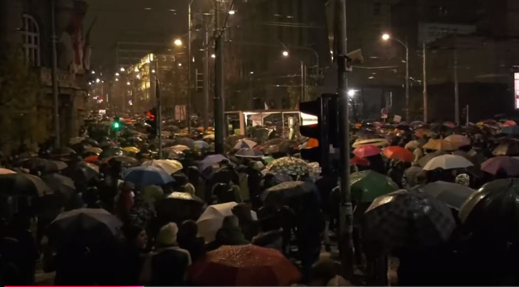 Završen protest opozicije u Beogradu: Kriminal, korupcija, nemar i pohlepa ubili su ljude u Novom Sadu