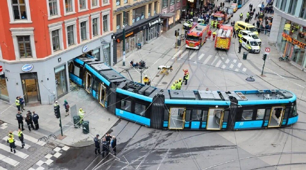 Oslo: Tramvaj se zakucao u prodavnicu, ima povrijeđenih