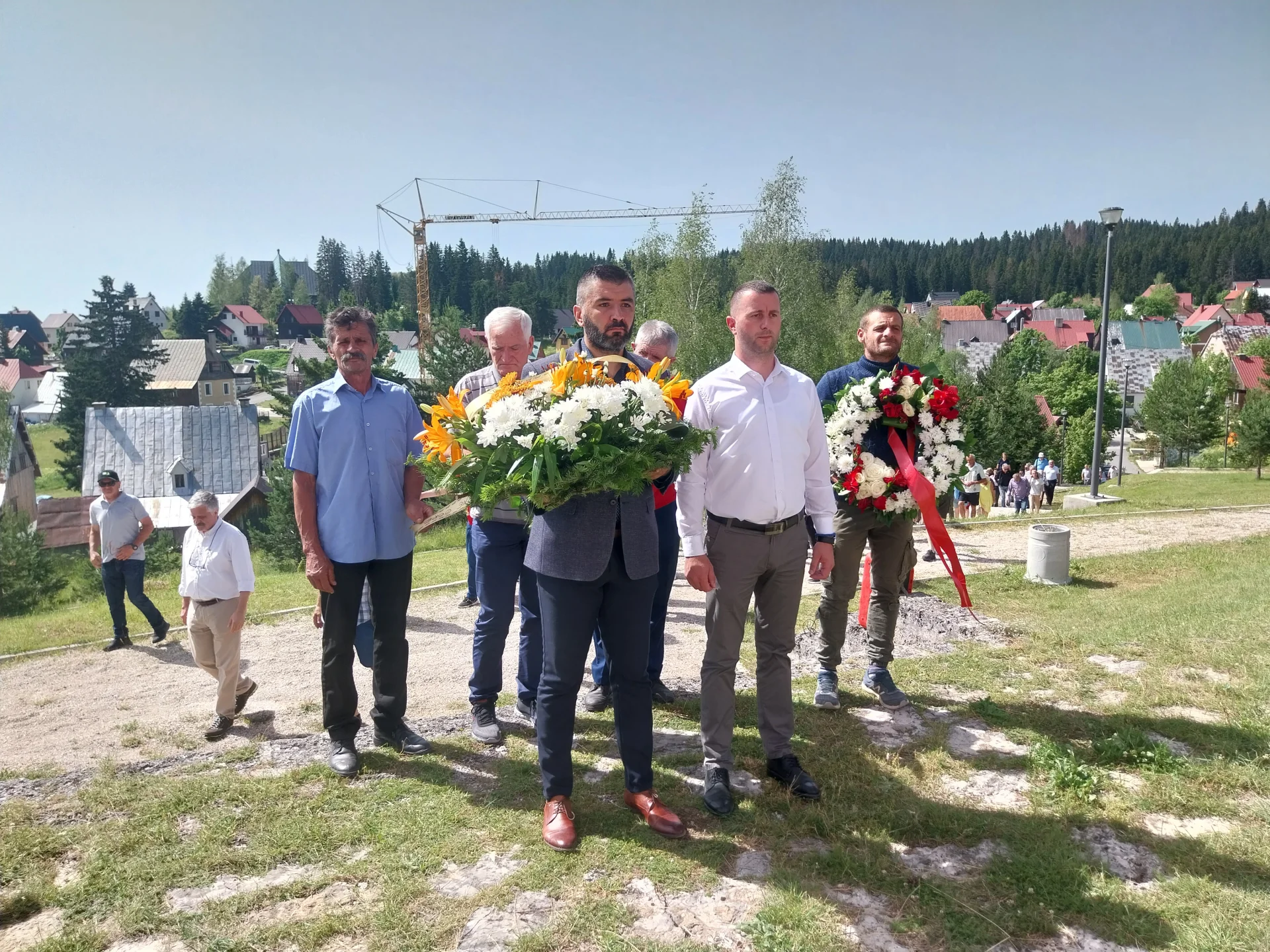 Žabljak: Položeni vijenci na spomenik palim borcima i žrtvama fašističkog terora