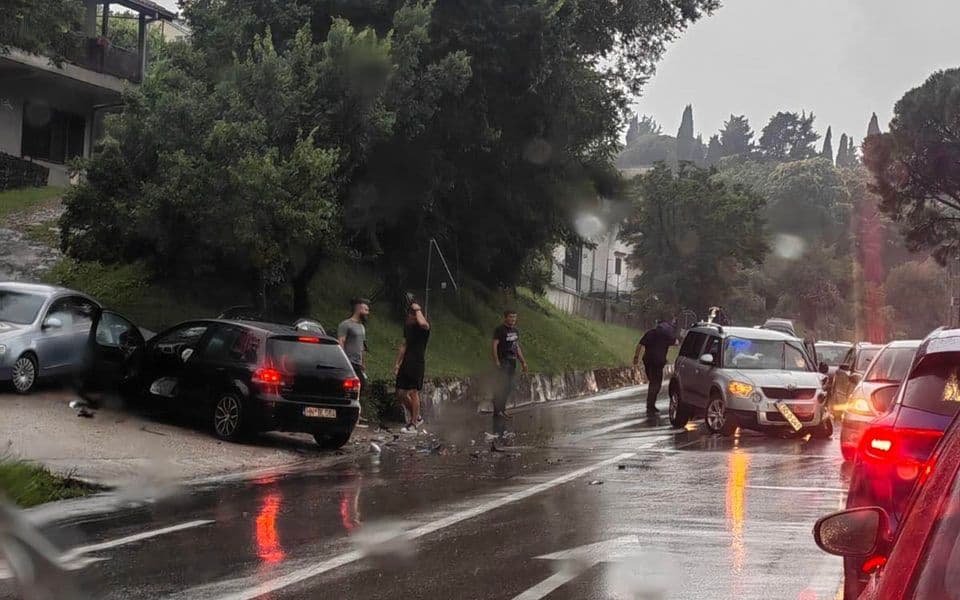 Udes u Herceg Novom, lakše povrijeđene tri osobe