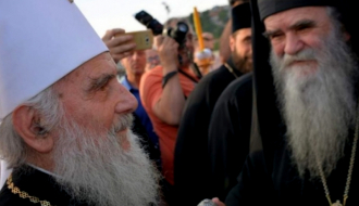 Irinej prvi put u javnosti nakon izlaska sa VMA, spriječio da ga proglase nesposobnim za dužnost Patrijarha