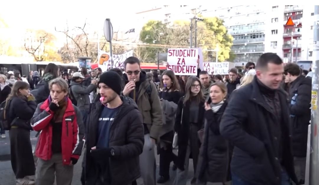 Protest u Novom Sadu: Nadležnima poručili da će odgovarati za tragediju na Željezničkoj stanici