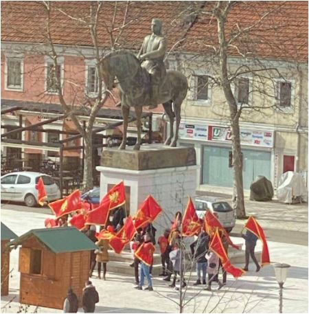 Nikšić: Crnogorske zastave vijore kod spomenika kralju Nikoli