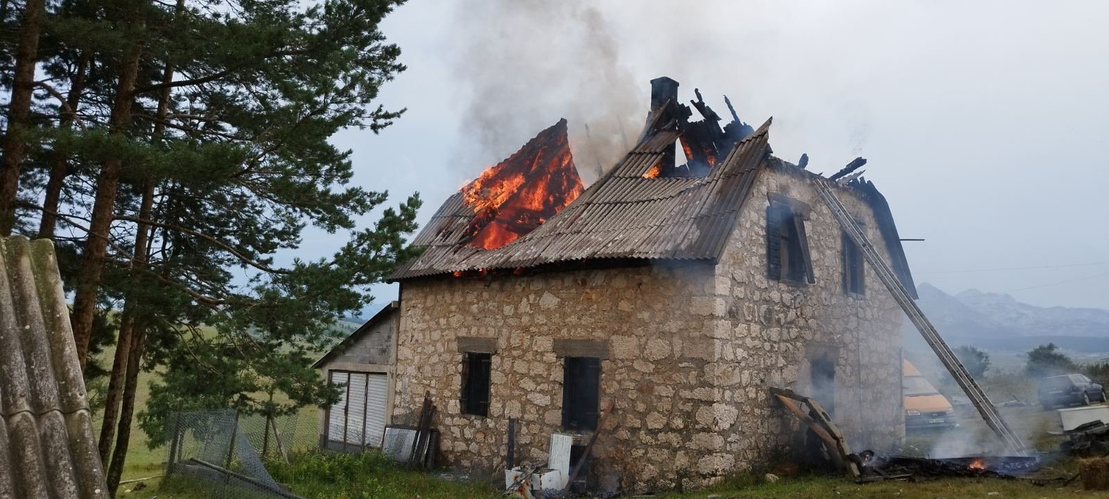 Žabljak: Grom zapalio kuću