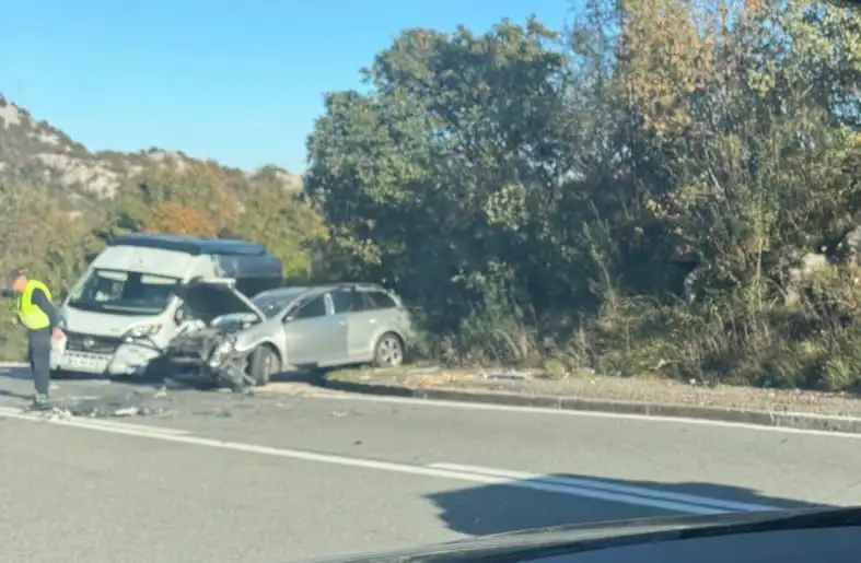 Na putu Cetinje – Podgorica povrijeđeno troje Cetinjana