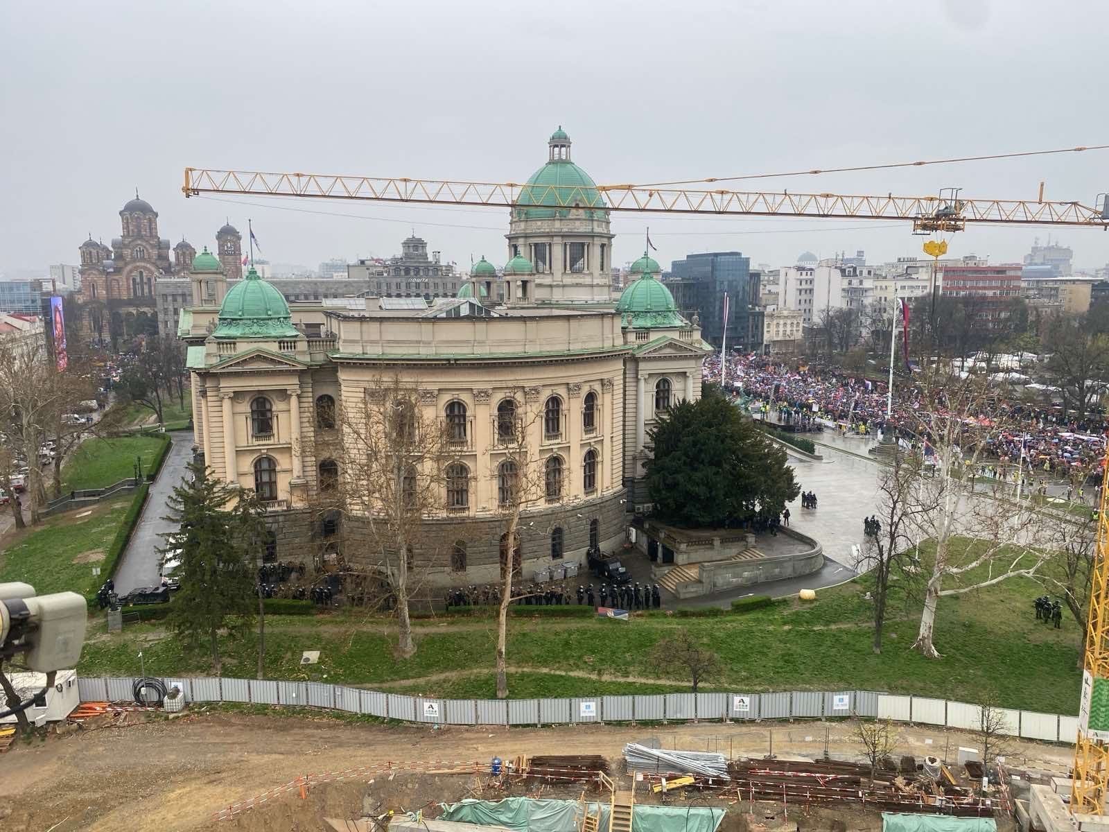 Danas: Žandarm tvrdi da je više zvučnih topova bilo raspoređeno u subotu na protestu