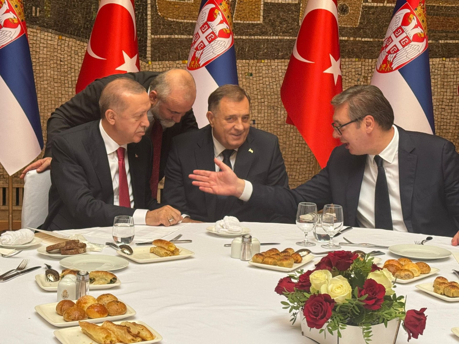 Vučić na ručak s Erdoganom doveo i Dodika