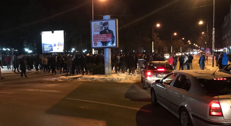 Protesti u nekoliko gradova: Građani blokirali saobraćaj u Nikšiću